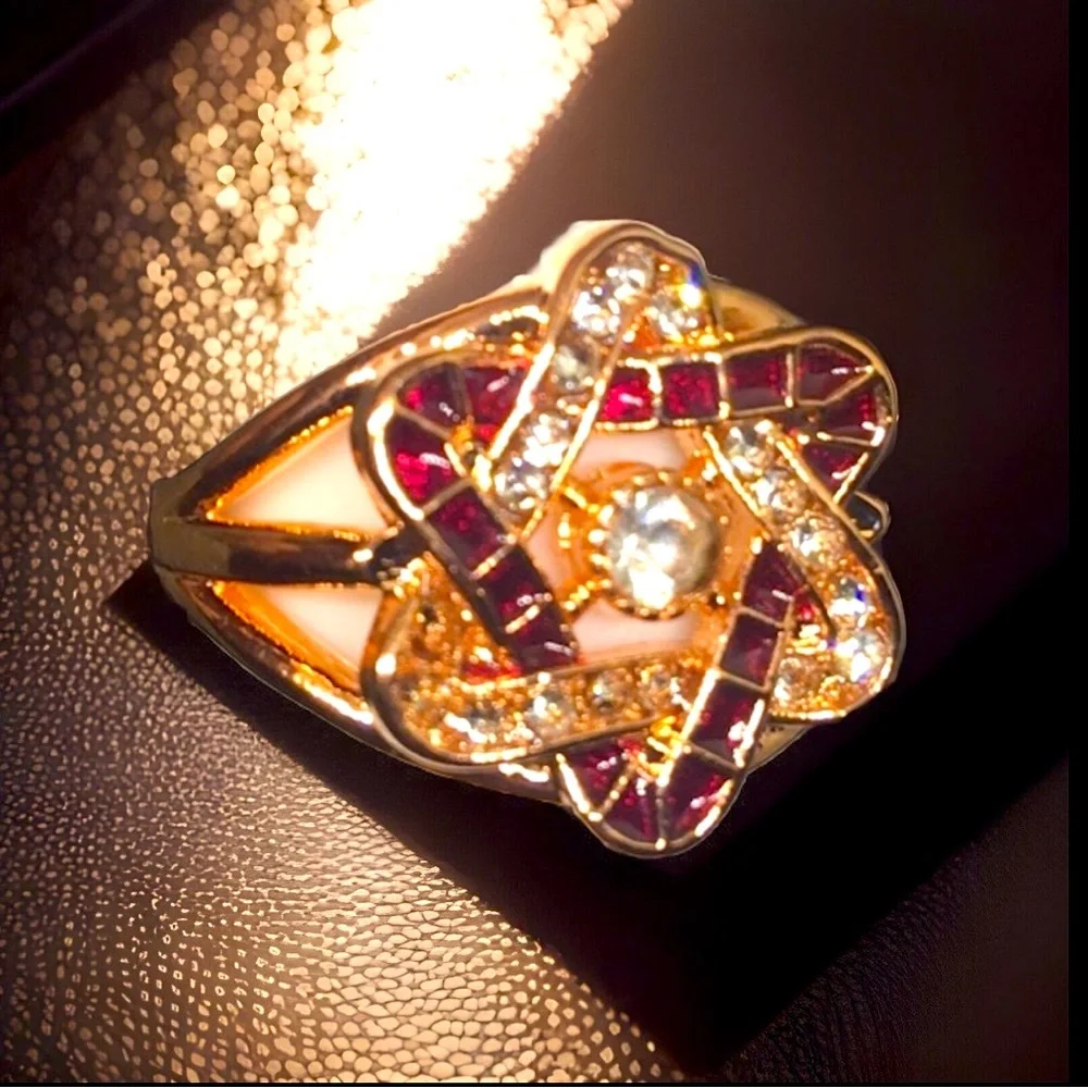 Rose Gold Celtic knot 6 Pt Star W/Red & White Sapphire W/Crystal in Center Ring